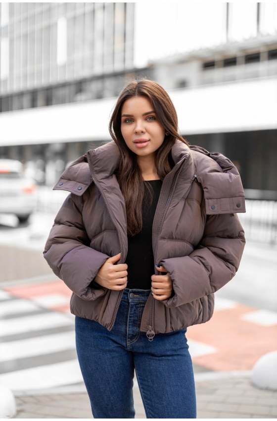 Жіноча зимова коротка куртка oversize TOWMY колір тауп (taupe) 75362